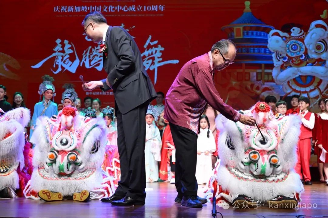 龙腾狮舞，中国风拉满，中新建交35周年团拜会精彩纷呈