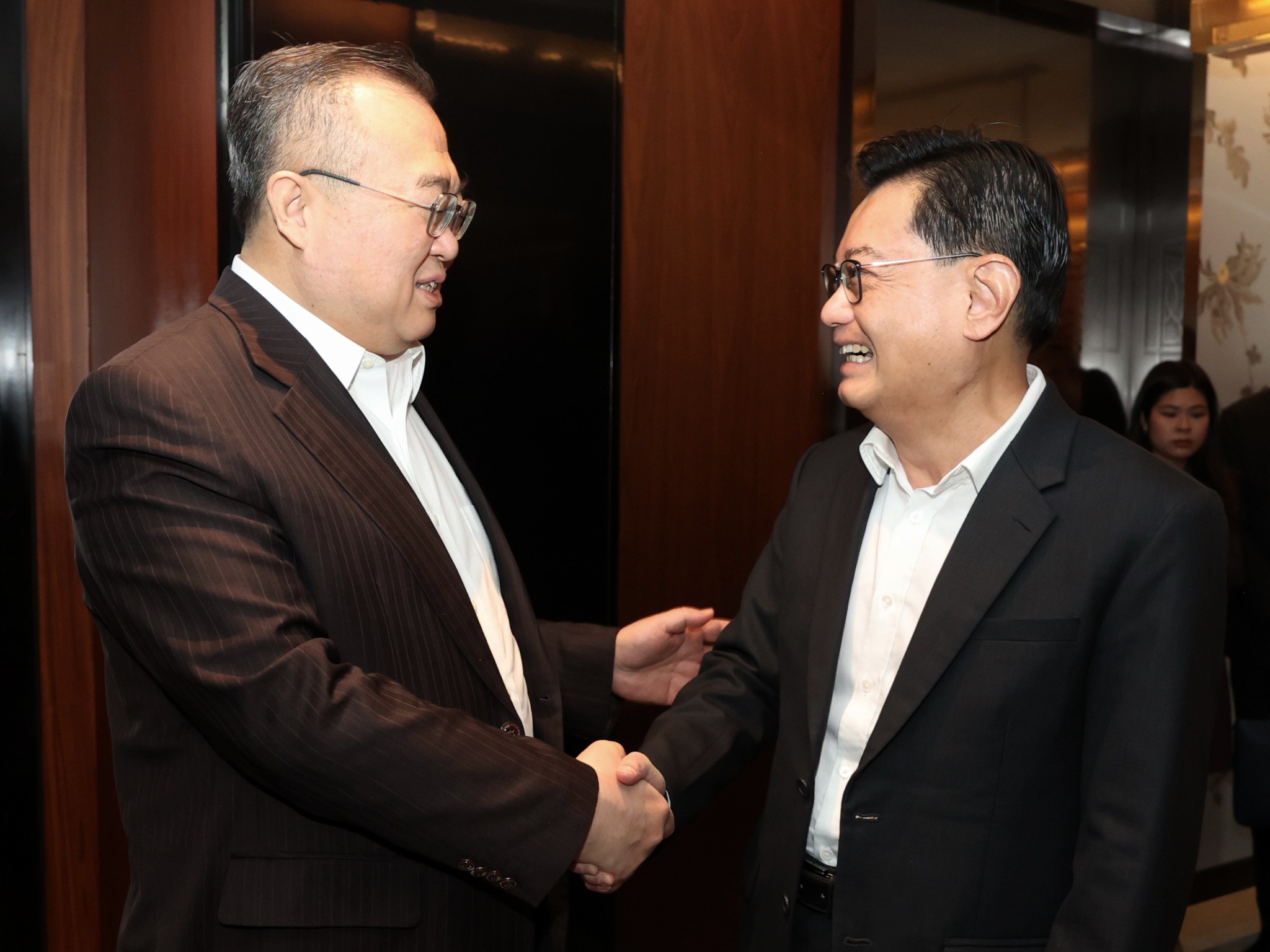 王瑞杰受中国对外联络部部长刘建超邀请出席早宴
