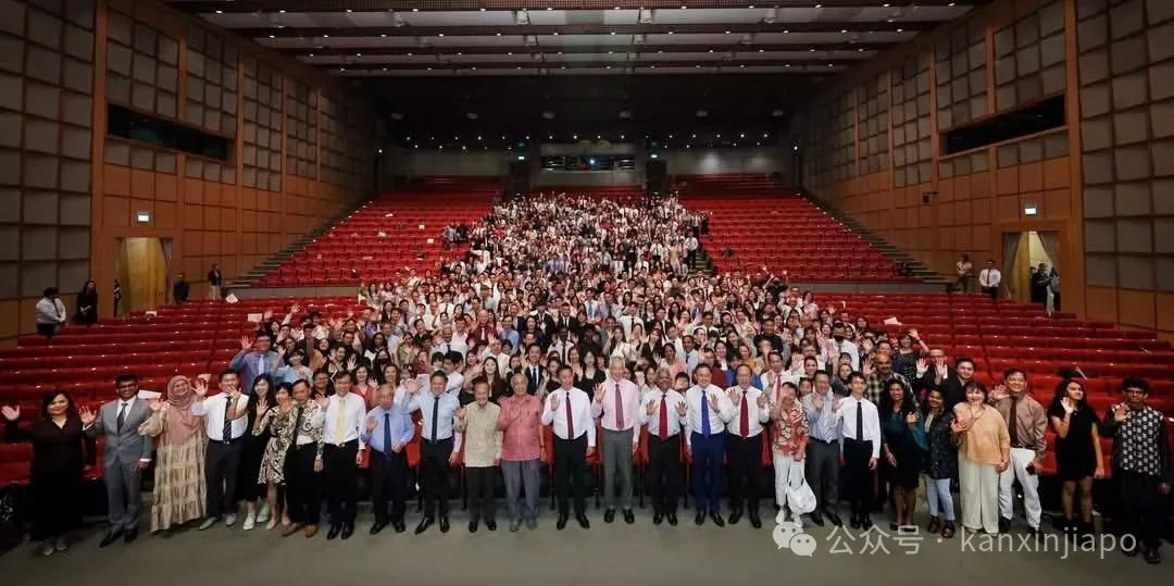 南洋理工学院的礼堂举行了公民宣誓仪式