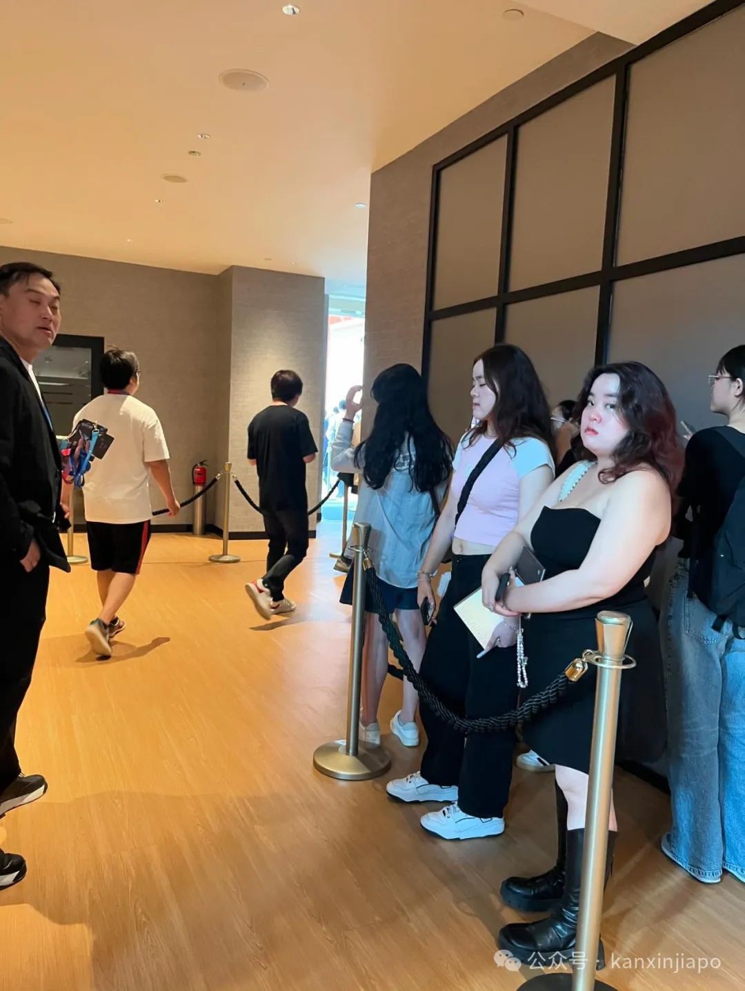 现场直击!王鹤棣张若昀李沁在新加坡的红毯杀疯了