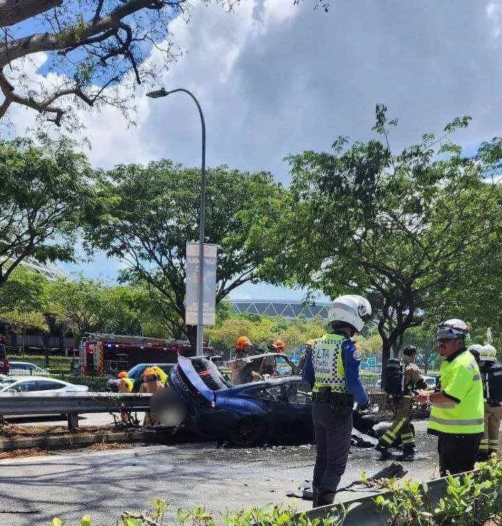 新加坡恐怖车祸！多车被撞，男子受困保时捷被烧死，现场画面曝光