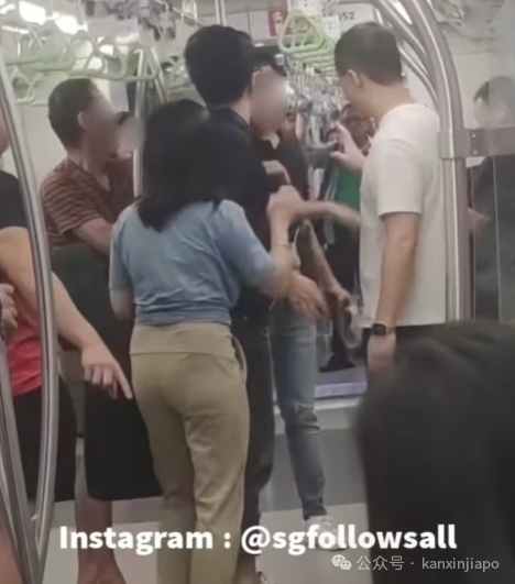 新加坡地铁上演全武行！3人混战引乘客集体劝架，现场画面曝光