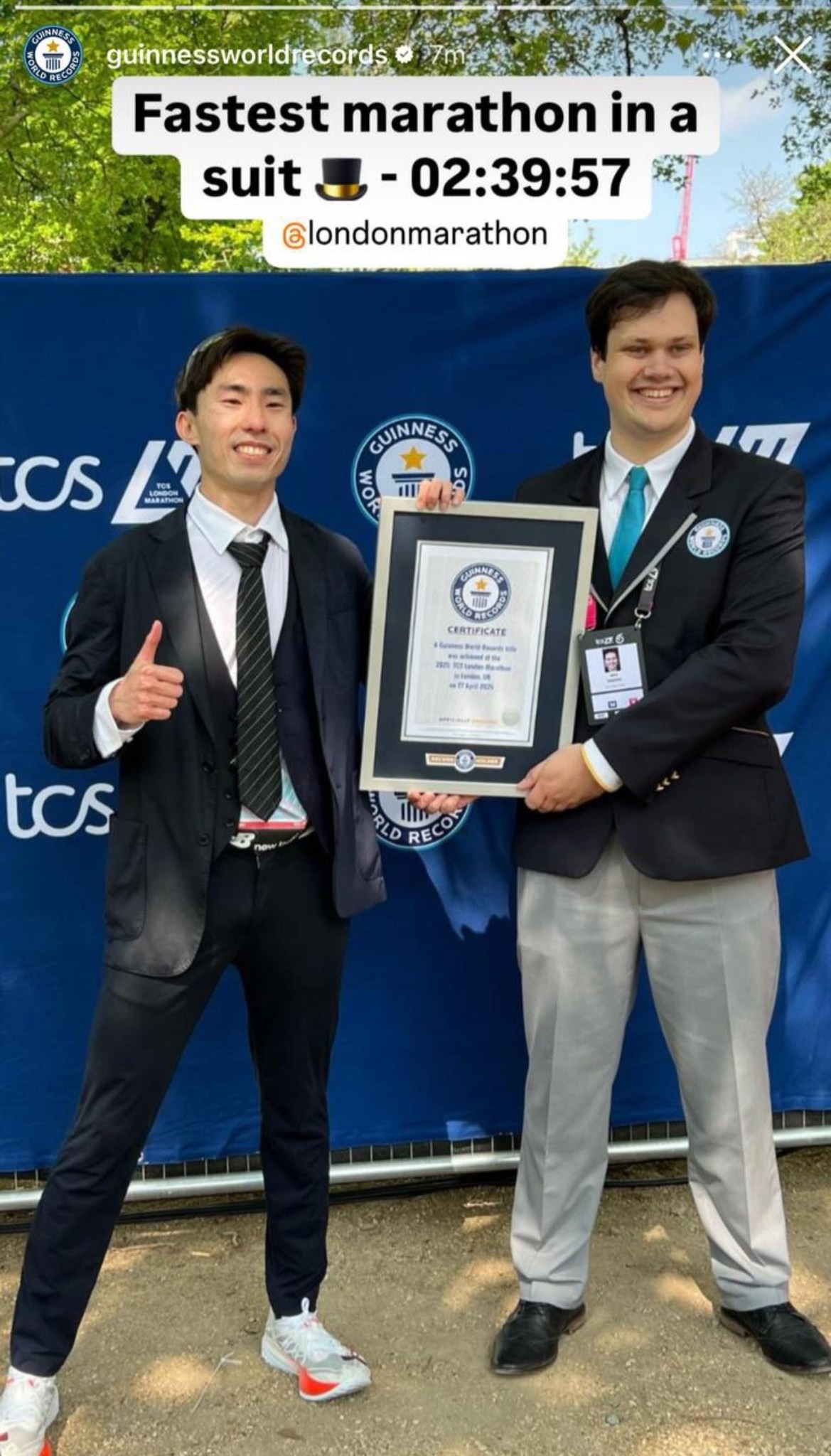 不止是快,而且很帅!新加坡长跑选手苏睿勇的西装马拉松创吉尼斯新纪录!