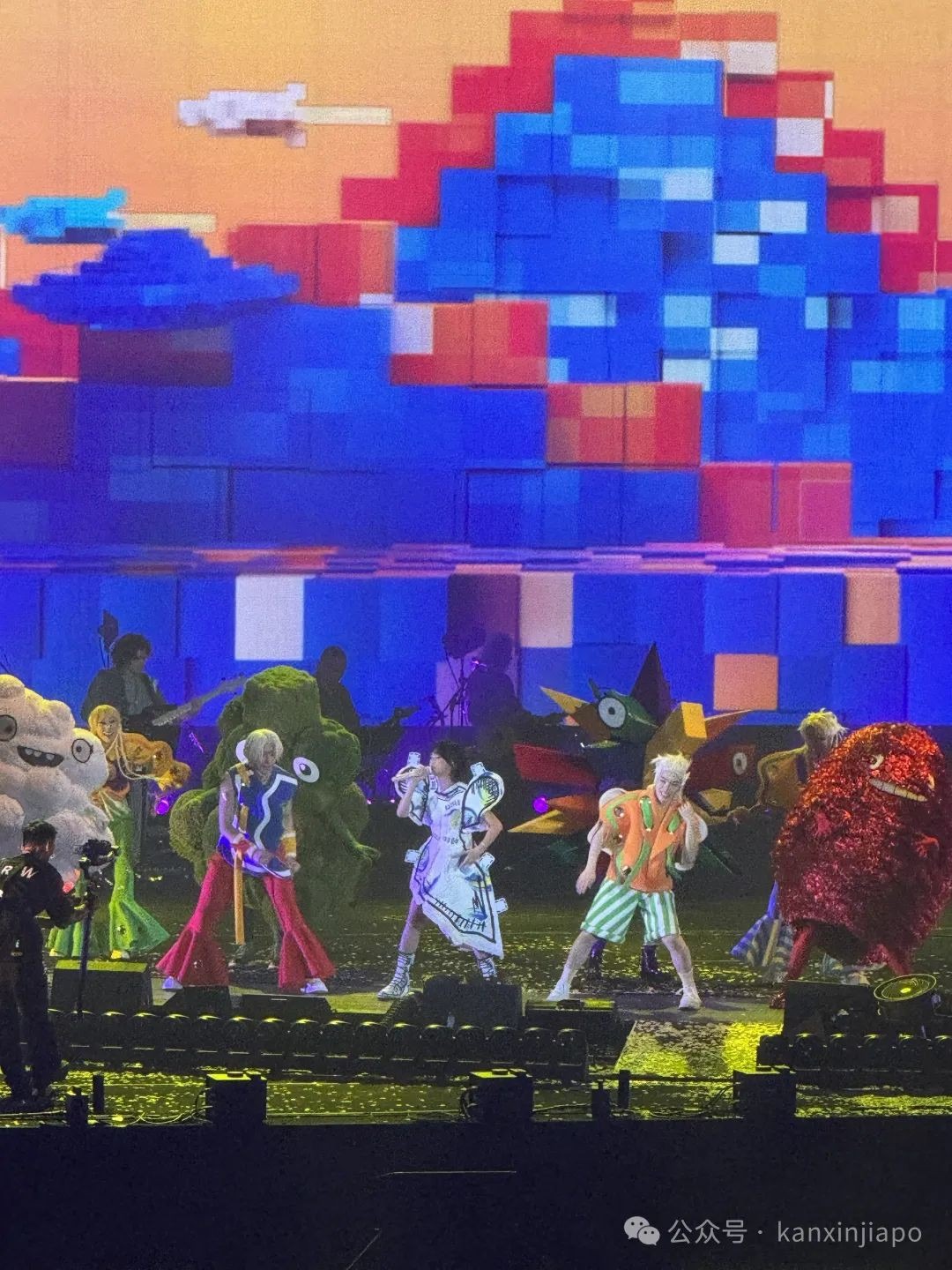 10年首唱！直击孙燕姿新加坡演唱会：7000人合唱震碎天花板，现场出现林俊杰？