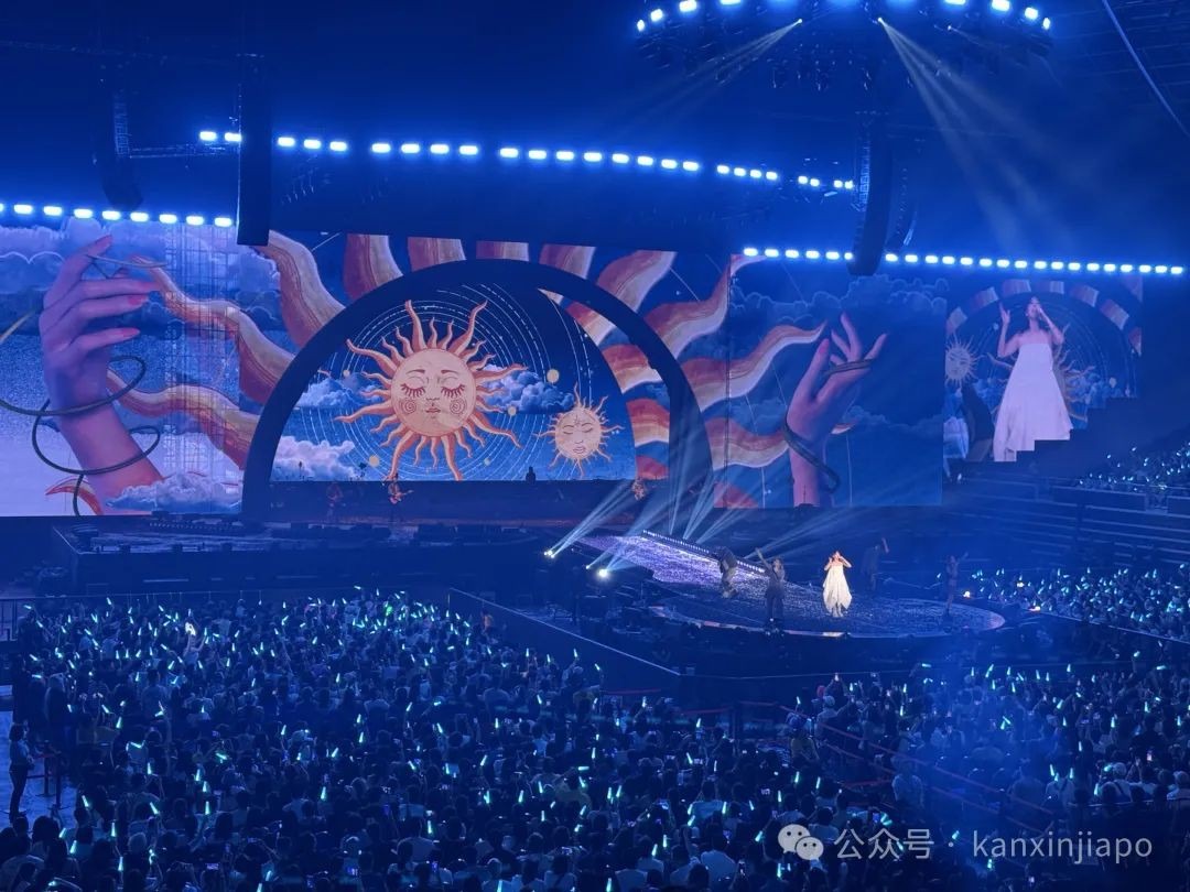 10年首唱!直击孙燕姿新加坡演唱会:7000人合唱震碎天花板,现场出现林俊杰?