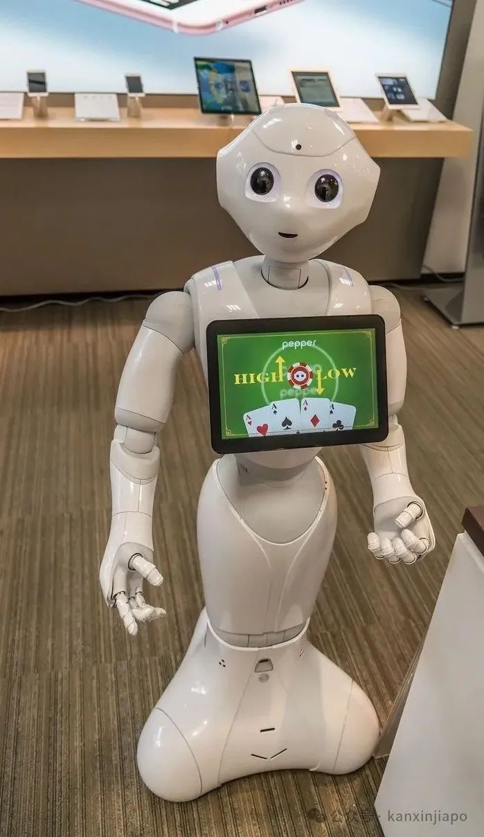 机器人会取代我的工作吗?新加坡从业者看酒店服务无人化