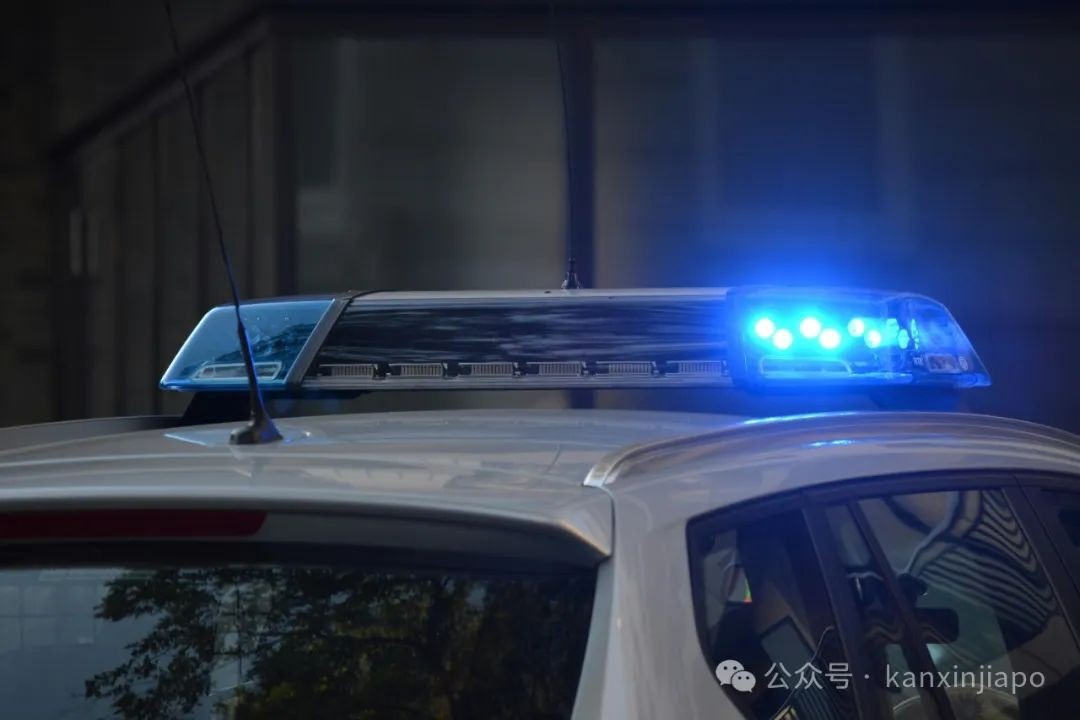 新加坡现裸男持刀伤人,赤身奔跑还四处搞破坏!