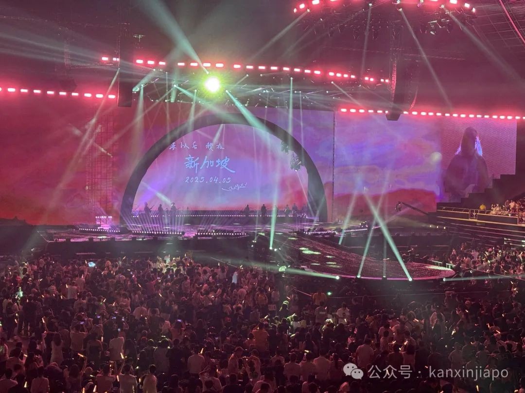 10年首唱!直击孙燕姿新加坡演唱会:7000人合唱震碎天花板,现场出现林俊杰?