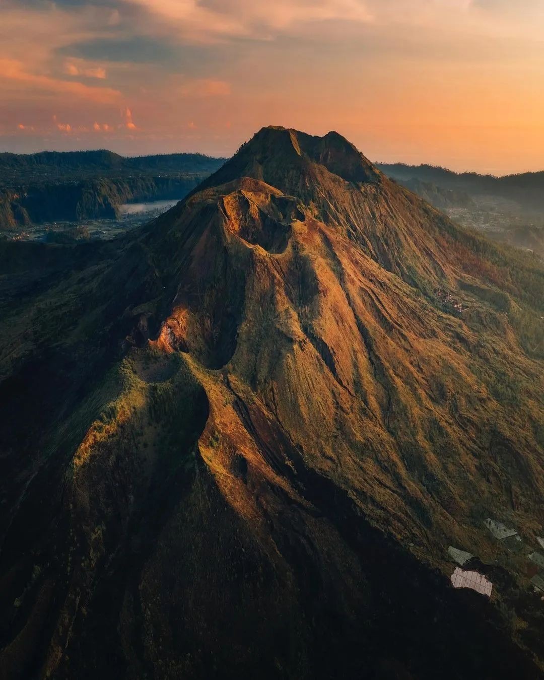 巴厘岛北部，和海豚一起跃进晨光里！