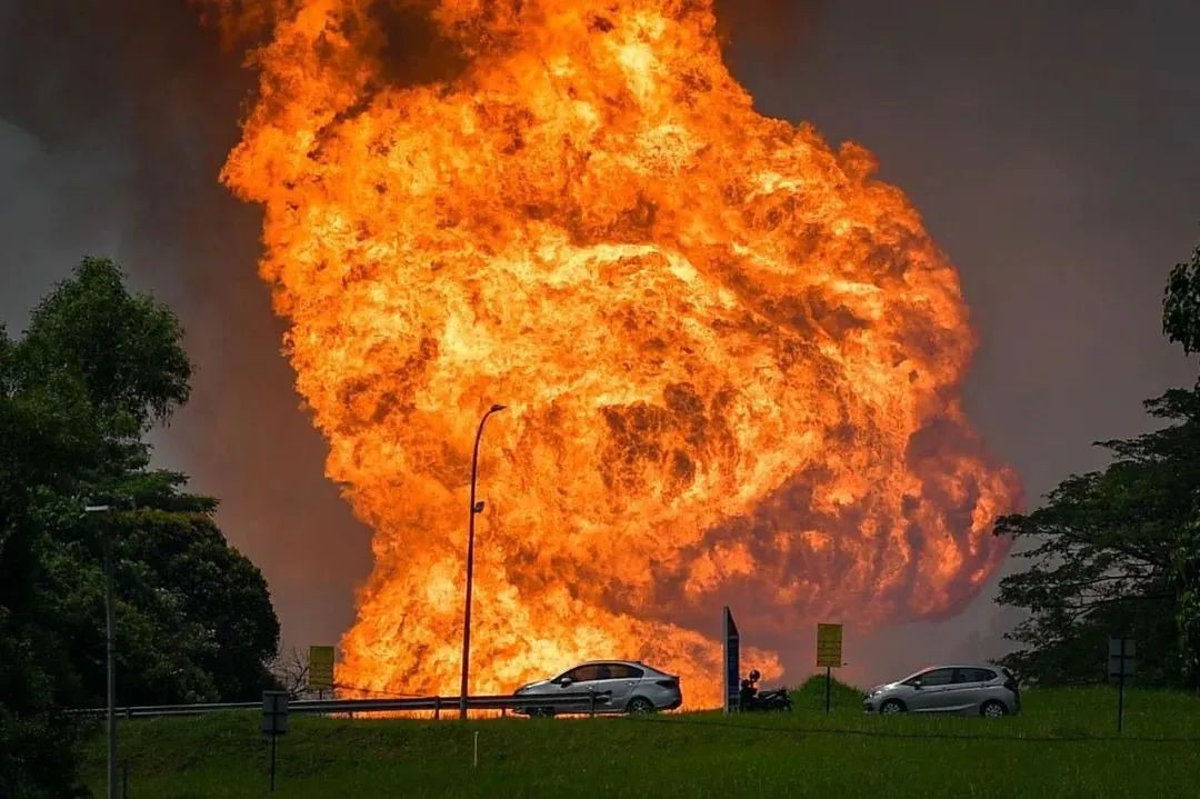 马来西亚发生大爆炸!毁190屋伤112人损159车!