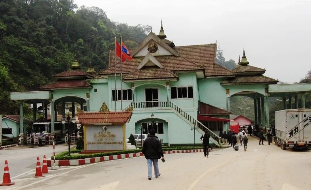 东南亚最憋屈国家：老挝被越南堵成内陆国，中老铁路能改变命运？