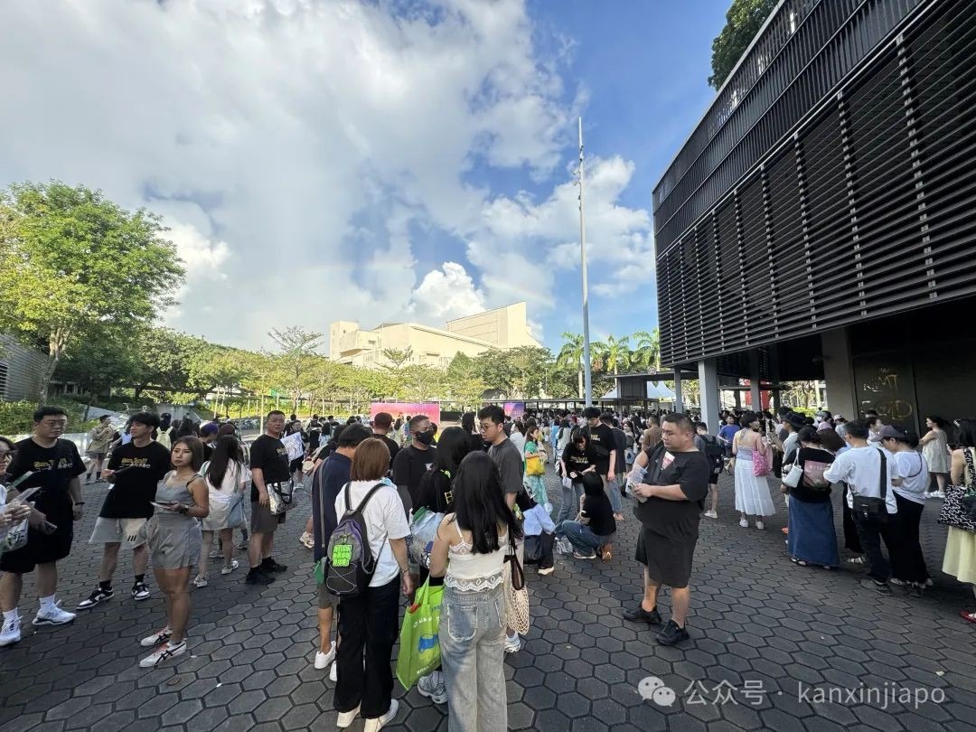 10年首唱!直击孙燕姿新加坡演唱会:7000人合唱震碎天花板,现场出现林俊杰?