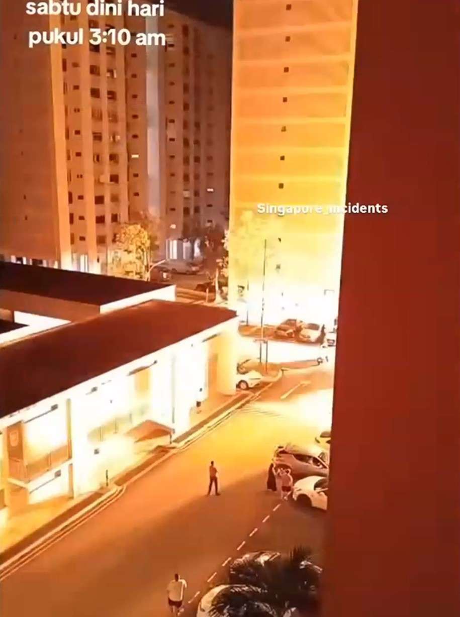 深夜惊魂!碧山住宅区半夜货车爆炸,火光冲天