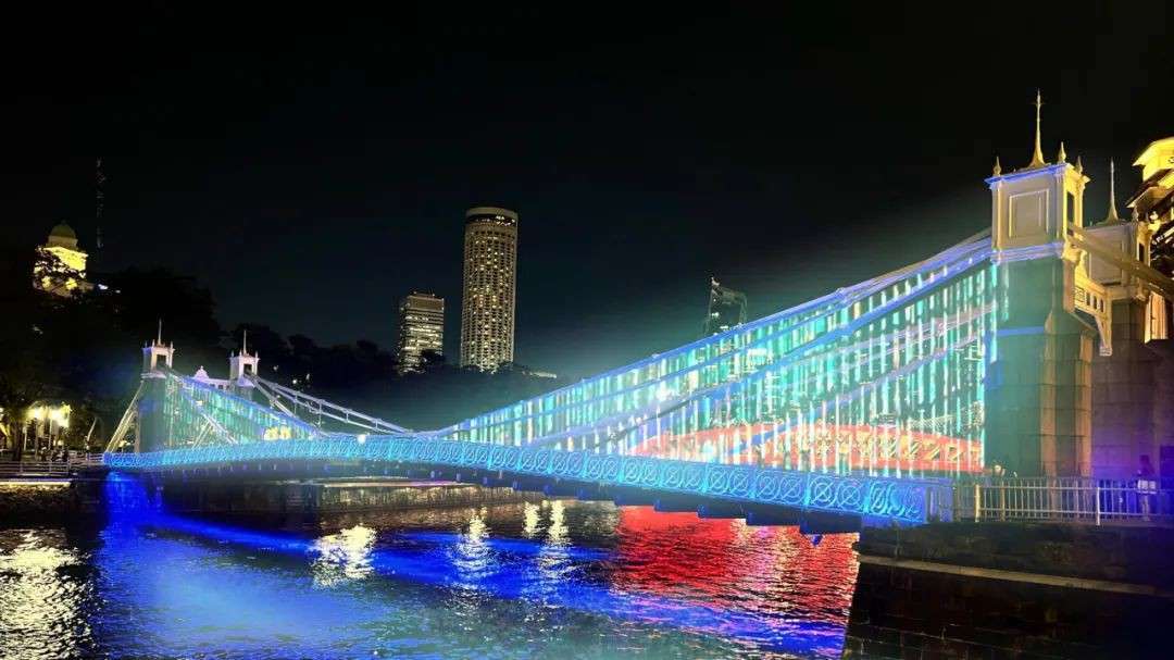 点亮新加坡!2025灯光节震撼回归,17个神级装置0元打卡