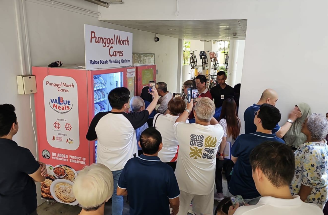 新加坡副总理带火3元售餐机！榜鹅居民抢空货架，全岛网友疯求：快开我家楼下！