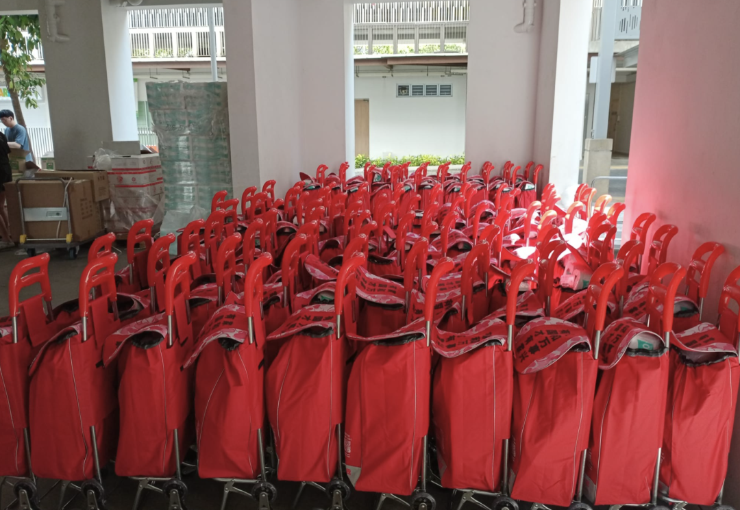 新加坡副总理带火3元售餐机！榜鹅居民抢空货架，全岛网友疯求：快开我家楼下！