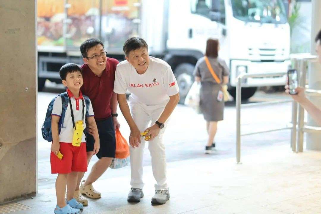 新加坡大选,执政党狂胜,有些人连裤衩都输掉了......