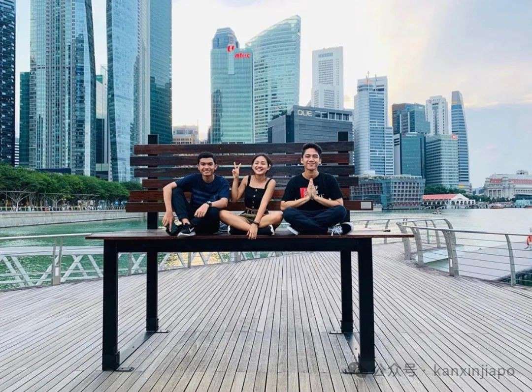 滨海湾的这把巨型椅子超出片,目测是下个网红打卡点