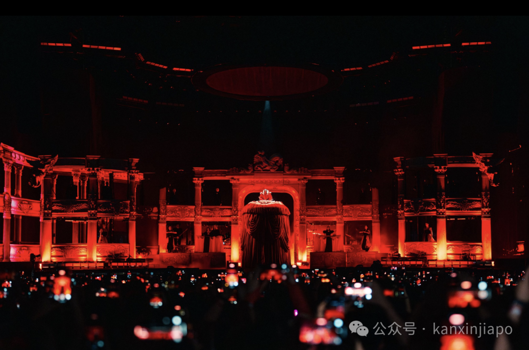 Lady Gaga 以极具感染力的表演,不仅让现场化作音乐与热爱共振的 “怪兽宇宙”,更将影响力辐射至城市各个角落