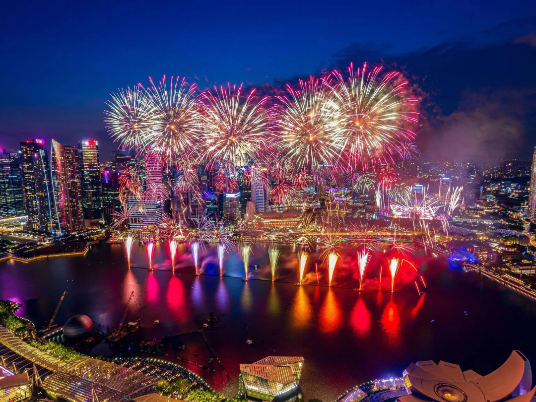 新加坡60周年国庆烟花秀,每周六都有!神仙机位码住