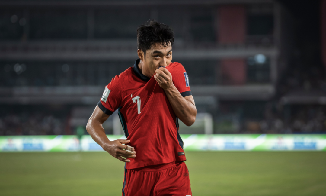 亚洲杯足球预选赛，新加坡2-1孟加拉升小组第一，与香港同积4分暂居榜首！