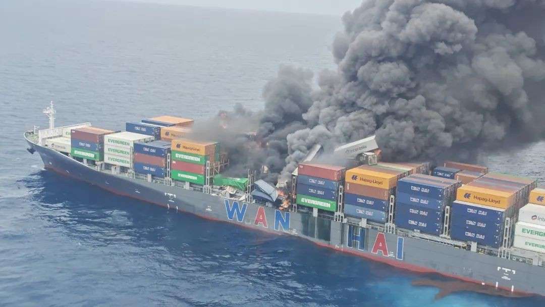 新加坡货船在印度海域爆炸,中国船员10人获救,最新细节曝光