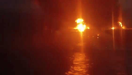 新加坡货船在印度海域爆炸,中国船员10人获救,最新细节曝光