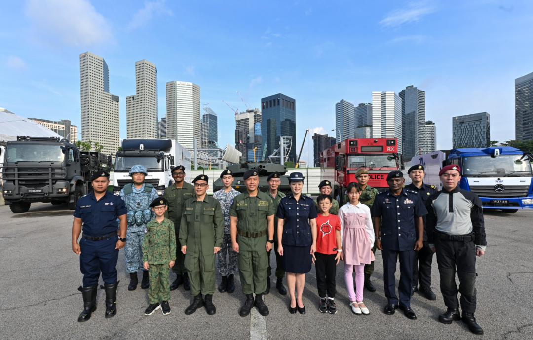 新加坡国庆60周年，机动部队携170件新装备重磅登场