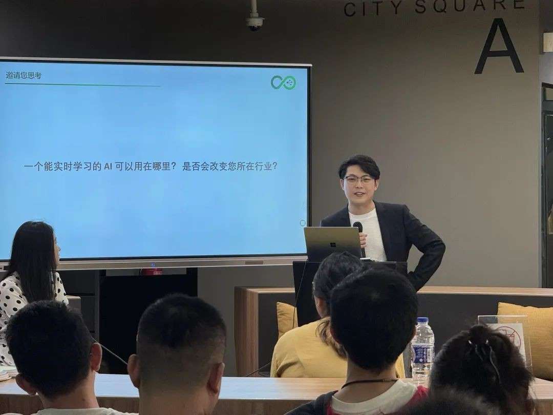 新加坡的AI圈子聚会长这样