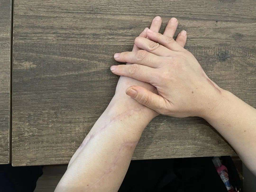 新加坡中年男涉嫌残暴弑母；中国男乱刀杀前妻不遂，被判19年鞭8下