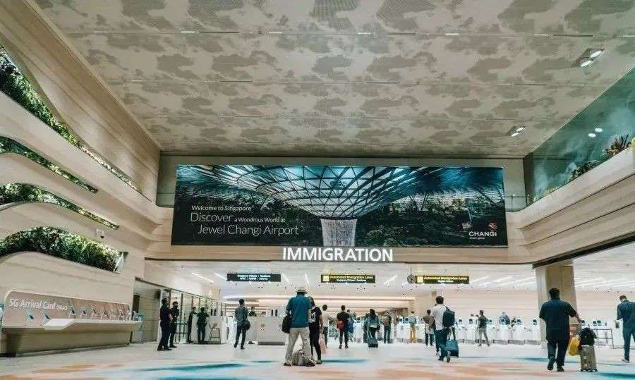 新加坡海陆空关卡联合行动，揪出172名旅客违规带现金、免税商品等被罚