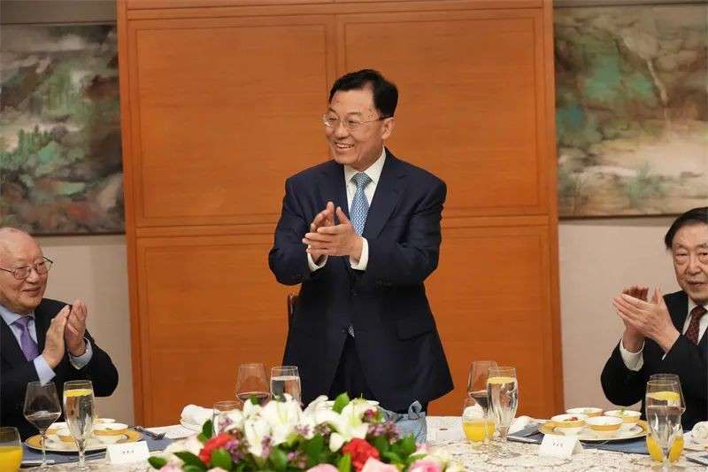 为了哈佛学子,新加坡和中国都出手了