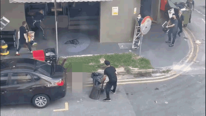 新加坡中年男涉嫌残暴弑母；中国男乱刀杀前妻不遂，被判19年鞭8下