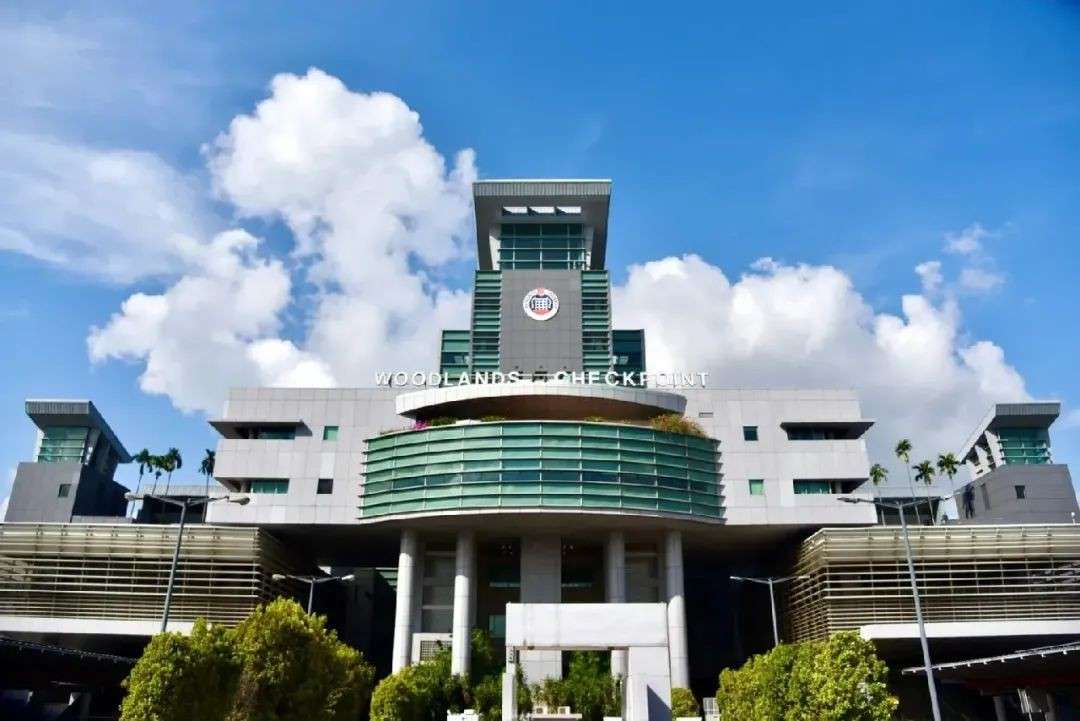 “你枪里有子弹吗？”马国男子在新加坡关卡作大死，结果被抓了