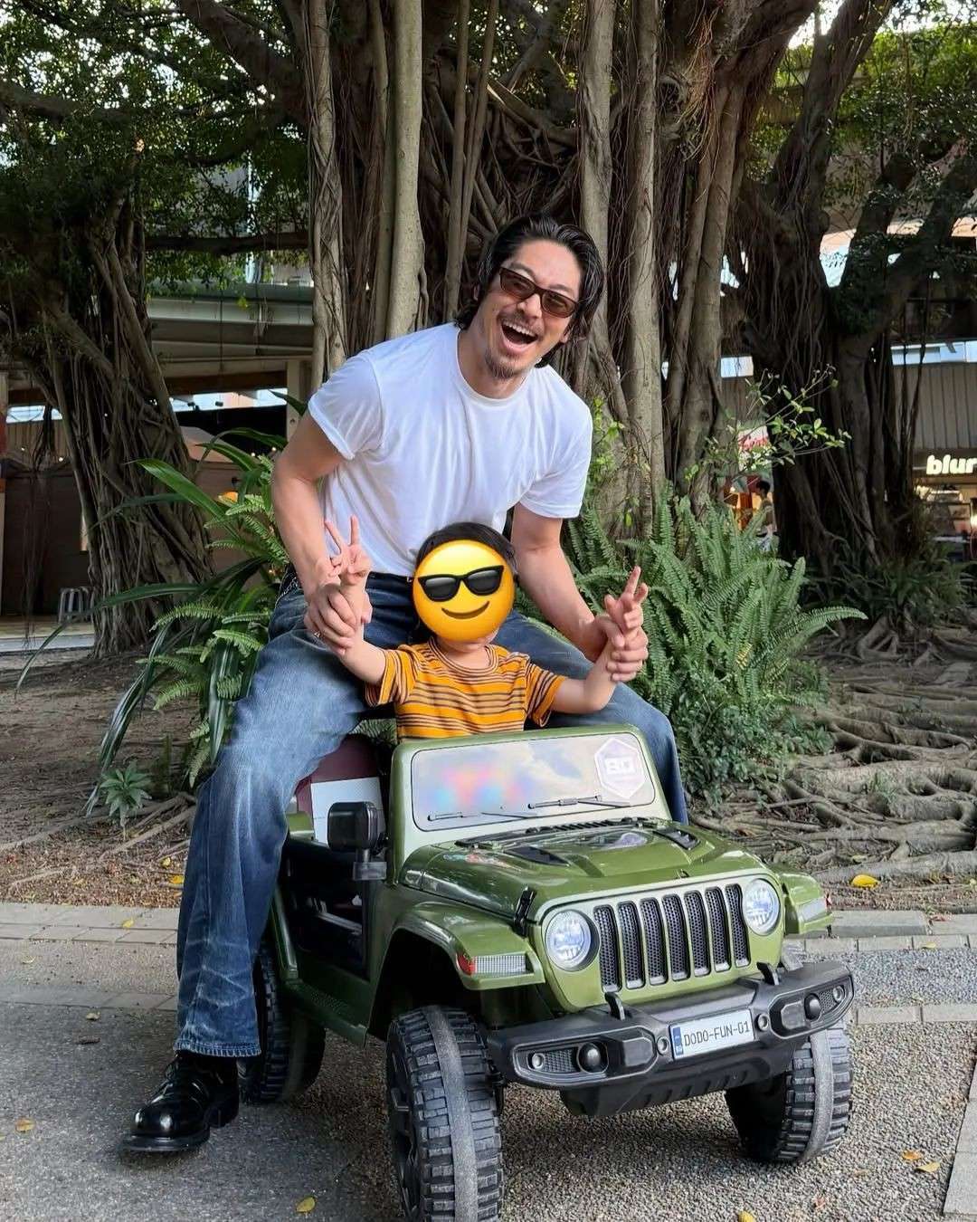 林志玲一家现身新加坡圣淘沙,儿子身高瞩目