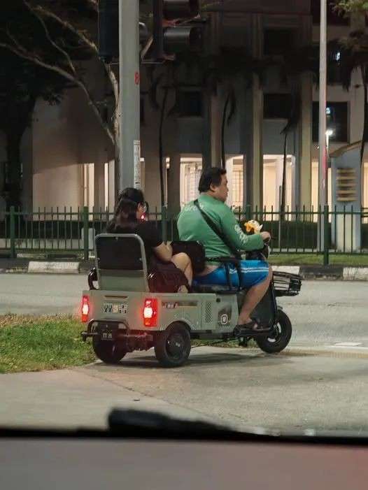 在新加坡,开这种车是违法的