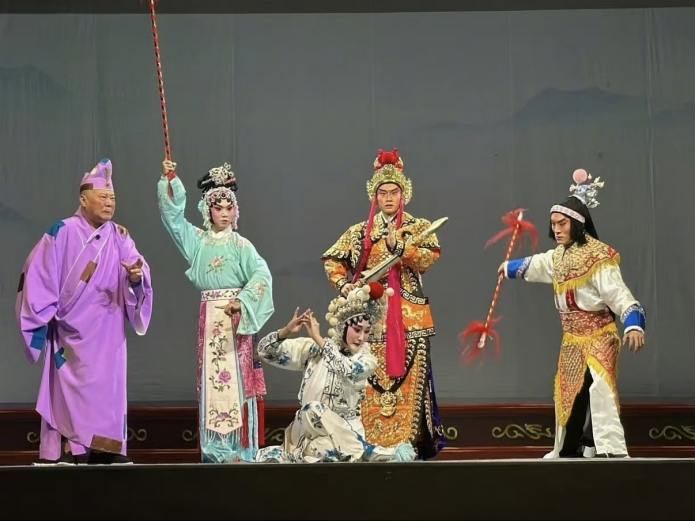 专访郭德纲：出国演出比国内好演，接下来德云社在新加坡要有大动作