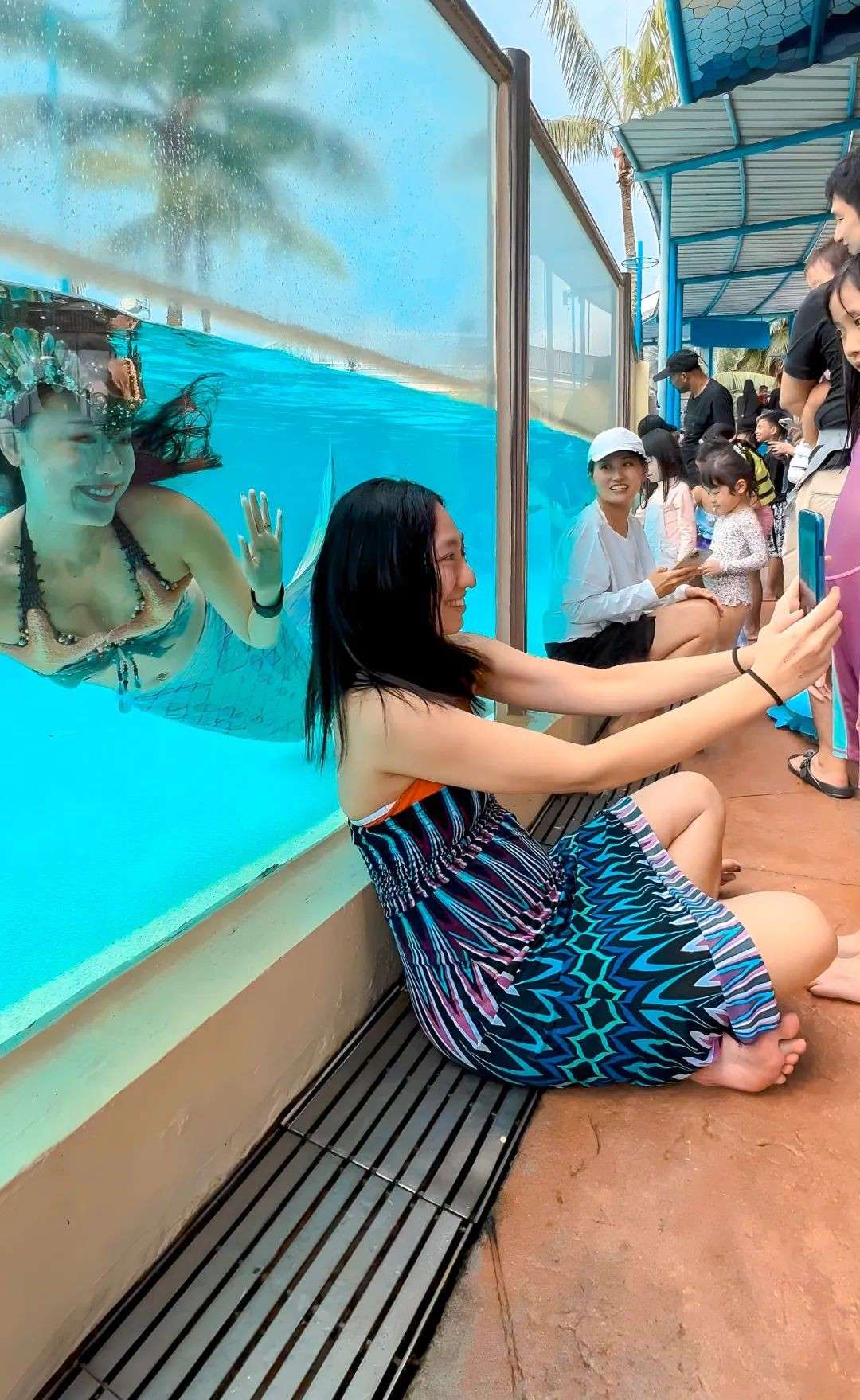 新加坡美人鱼表演回归，快带娃穿上鱼尾巴合影吧！还有复古派对和超值优惠等你来