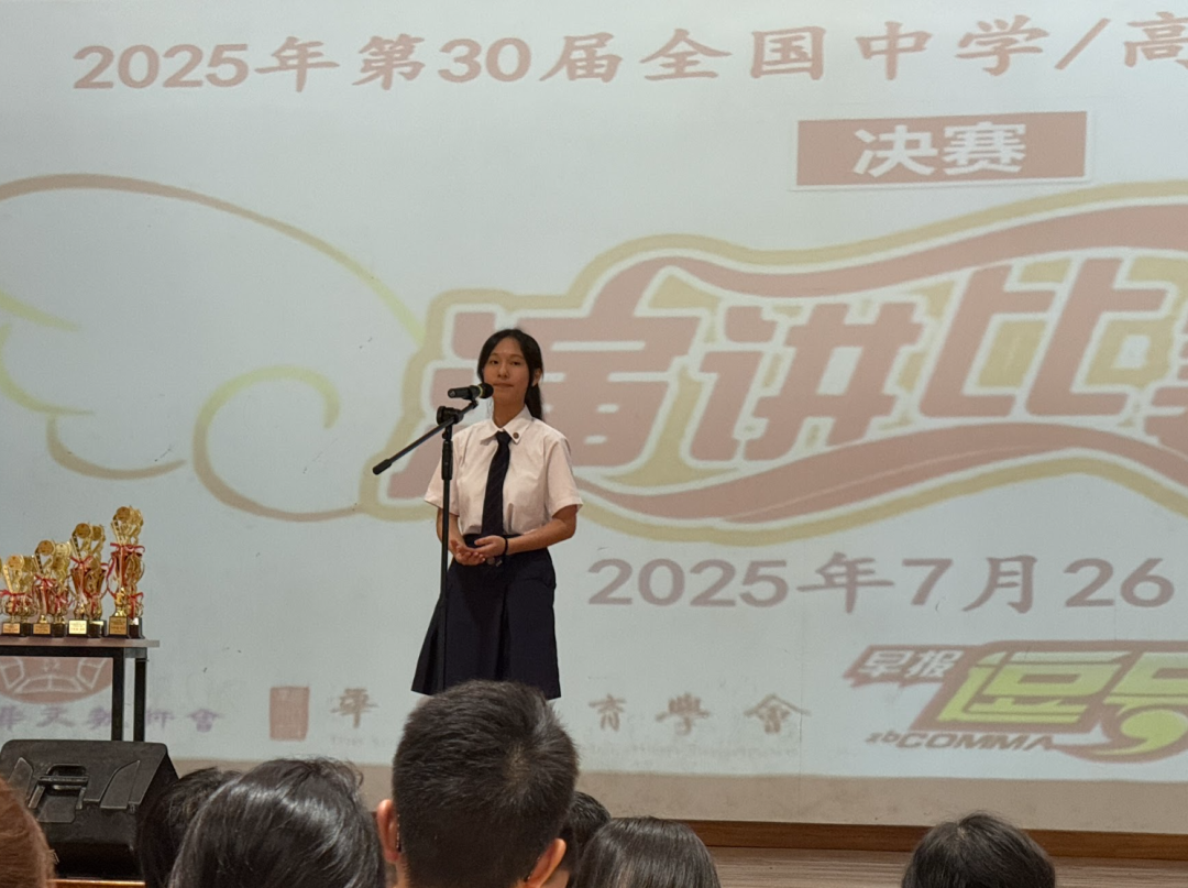 李光耀这1.8秒的静默，是300万人心跳的共振