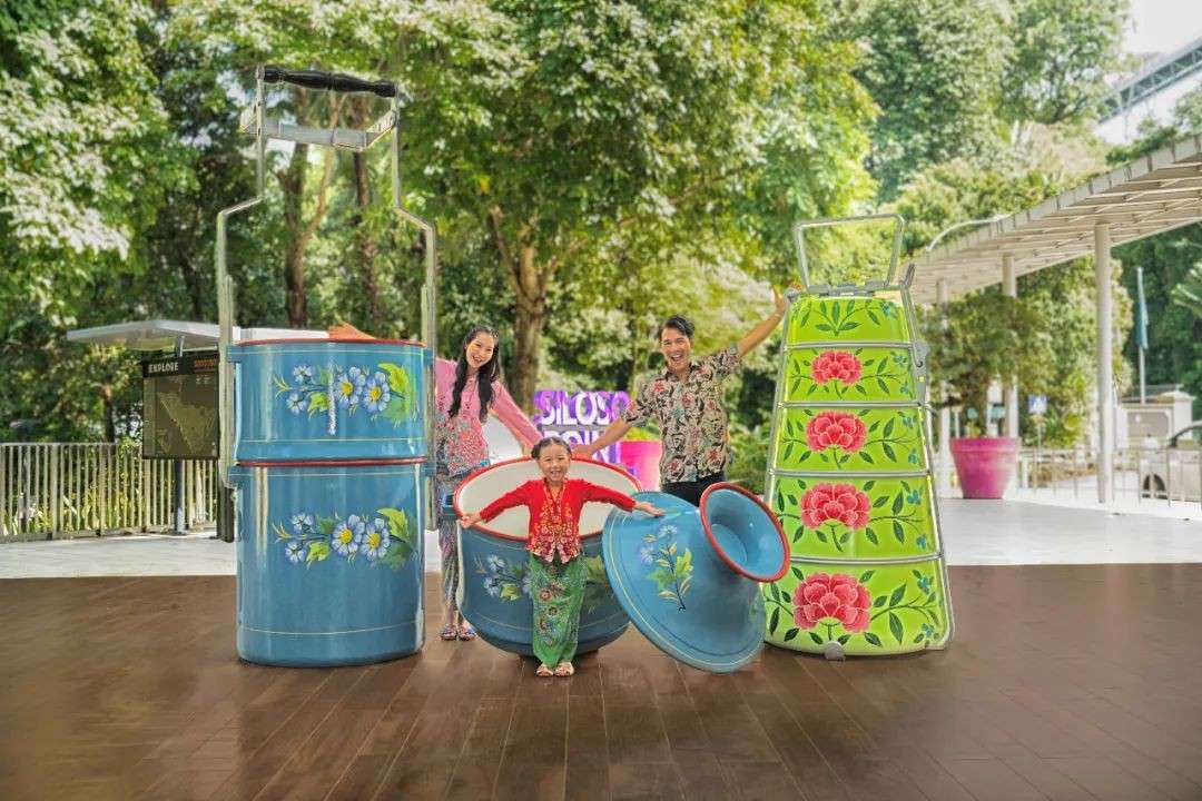 新加坡圣淘沙娘惹食格艺术装置