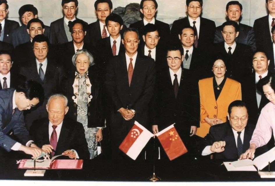 一甲子从没落走进辉煌，但，100年后新加坡还存在吗？