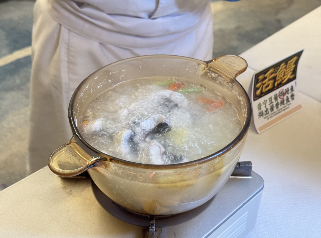 在新加坡莆田,吃顺德来的鳗鱼