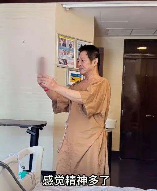从“病危”到康复只要1天?李连杰发幽默视频记录住院详情,向太透露病情