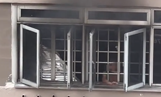 新加坡组屋火灾，2人丧生，生前曾大声呼救
