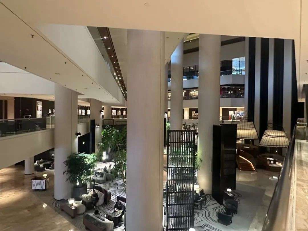 仅剩5天!新加坡联名画展即将谢幕,看青铜彩虹的最后机会