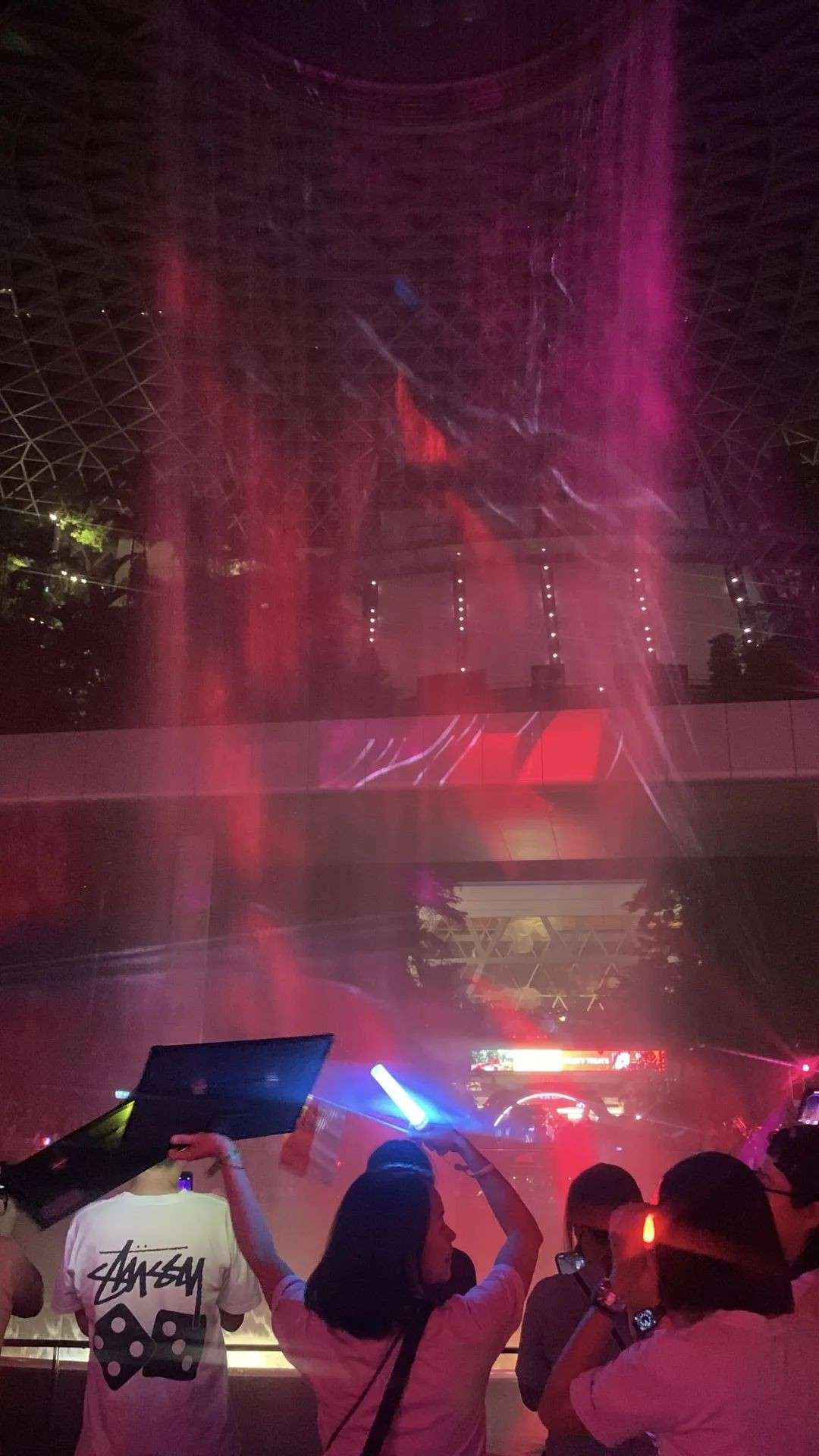 孙燕姿陈洁仪在同台飙歌!樟宜机场SG60活动持续到8月底,快来打卡