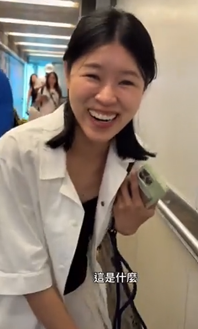 终于知道新加坡有多潮湿了,飞机空桥长蘑菇