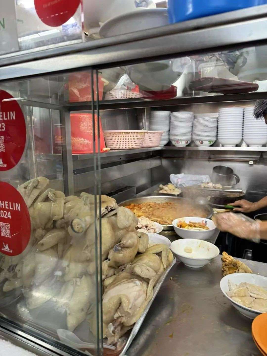 这碗“米其林咖喱鸡面”,新加坡人吃了60年还在排队!