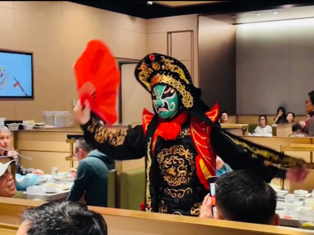 为什么关的偏偏是海底捞新加坡首店？