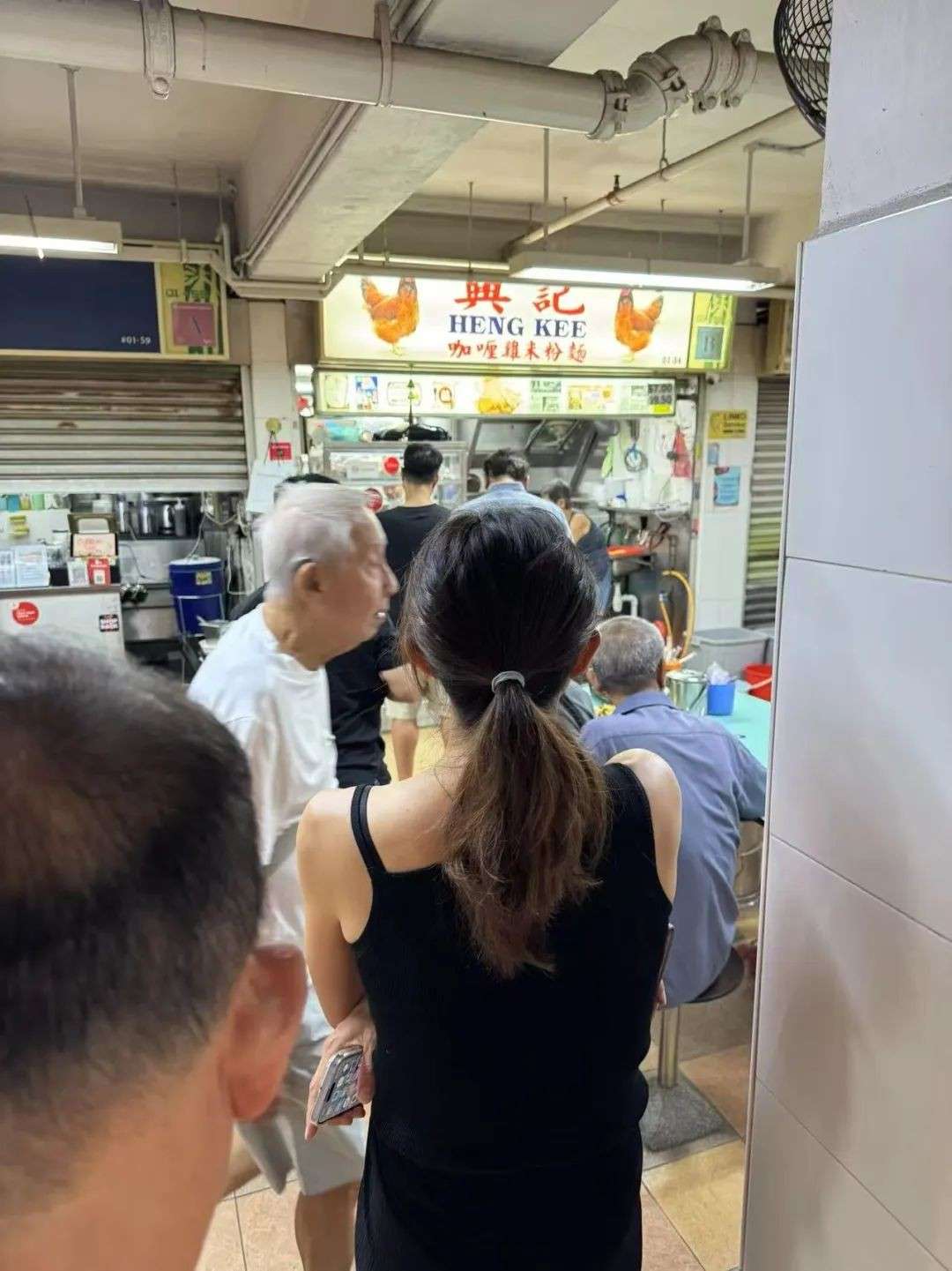 这碗“米其林咖喱鸡面”,新加坡人吃了60年还在排队!